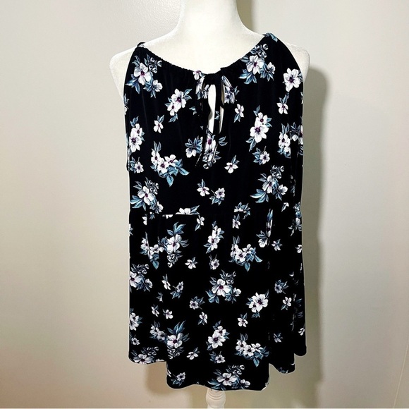 TORRID Black w White Floral Sleeveless Adjustable Tie Neck Blouse - 4X - Picture 1 of 10